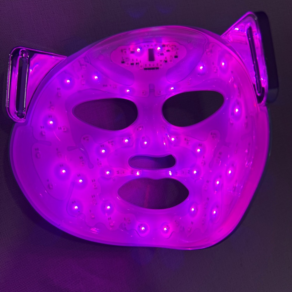 Qure LED Rejuvilight Mask - Picture 5 of 5